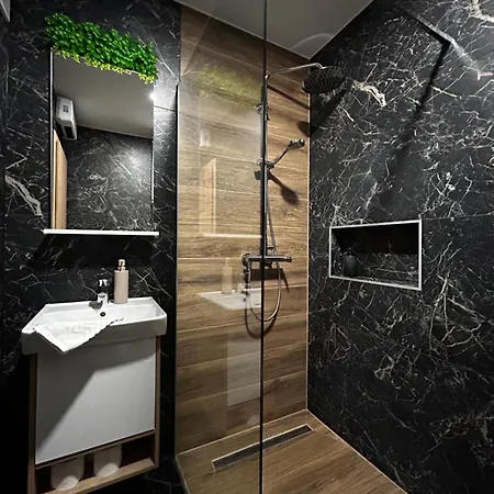 Pervan Small Apartman *